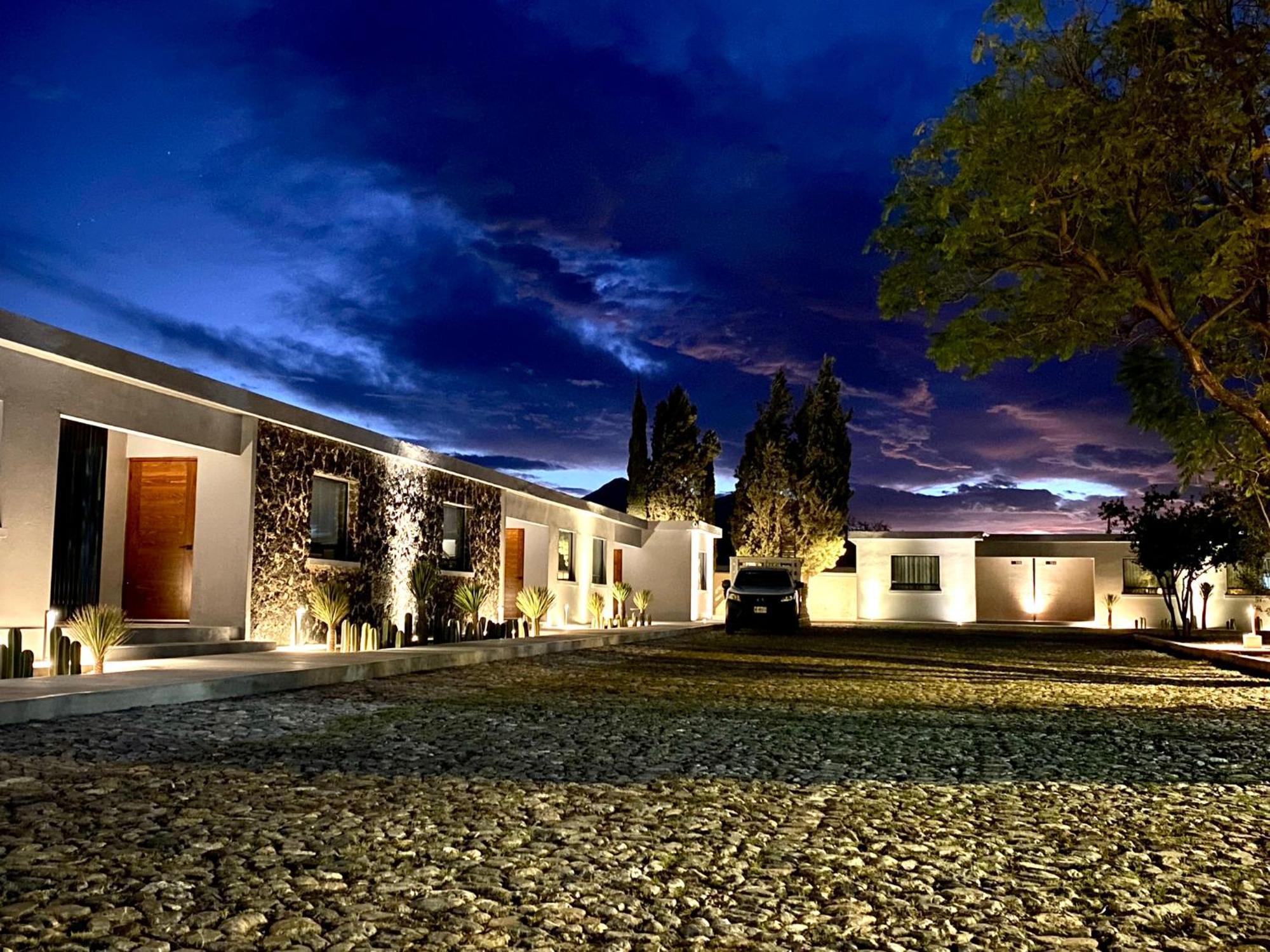 Hotel El Pedregal Matehuala Kültér fotó
